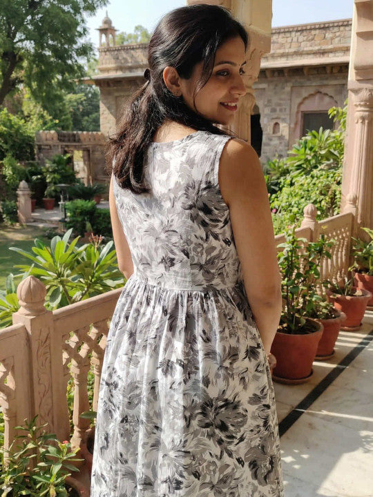 WOMEN'S FLORAL PRINTED SLEEVELESS FROCK - ELEGANT KNEE - LENGTH DRESS